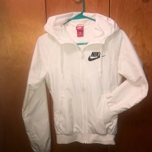 PERFECT CONDITION NIKE WIND BREAKER OPEN TO OFFERS